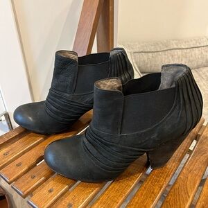 Vince Camuto Bronco Ankle Boots Shoes Womens Black Leather Booties Ruched 8.5